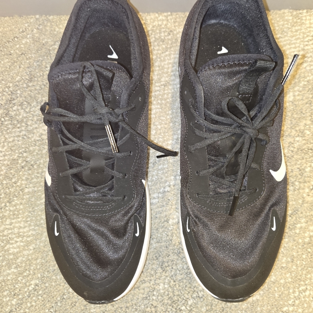Nike Women's Black and White Sneakers